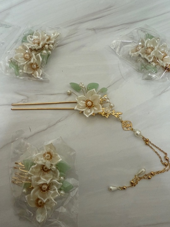 NWT Delicate White Floral Pearl bridal wedding Hair Accessory 5 piece Set